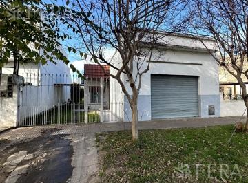 Casa · 70m² · 2 Ambientes · 1 Cochera · Venta de Casa de 2 Ambientes con Cochera en Wilde