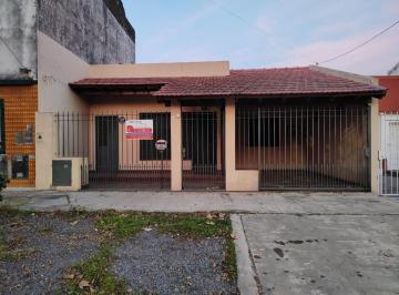 Casa · 130m² · 3 Ambientes · 1 Cochera · Hermosa Casa 4 Amb