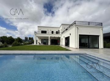 Casa · 270m² · 3 Dormitorios · Casa en Alquiler Temporada en Barrio Arenas del Sur