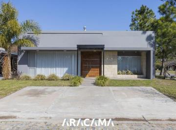 Casa · 204m² · 4 Ambientes · 1 Cochera · Casa en Venta en Brickland - Canning
