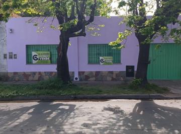 Casa · 450m² · 5 Ambientes · Importante Propiedad en Moreno Norte Sobre Calle Justo Daract en Zona Comercial - 450 m²