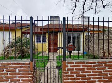 Casa · 130m² · 4 Ambientes · 1 Cochera · Casa 4 Ambientes en Bella Vista - Apta Credito