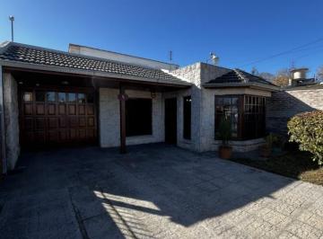 Casa · 200m² · 4 Ambientes · 2 Cocheras · Venta de Chalet 4 Ambientes con Garage