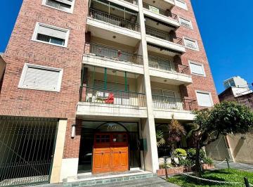 Departamento · 40m² · 2 Ambientes · 1 Cochera · Exc 2 Amb C/cochera. Banfield Este