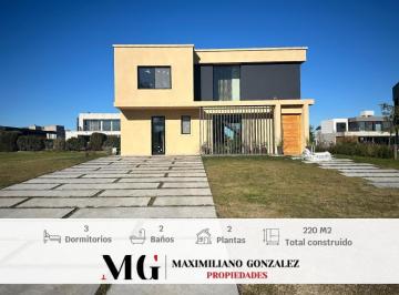 Casa · 220m² · 4 Ambientes · 1 Cochera · Casa Venta La Providencia Canning