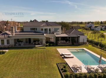 Casa · 464m² · 6 Ambientes · 2 Cocheras · Casa en Venta Estancias de Pilar