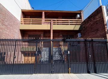 Casa de 4 ambientes, Coghlan · Excelente Triplex 4 Ambientes con Patio y Cochera