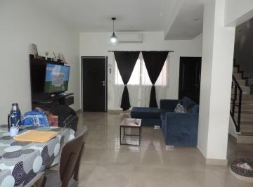 Casa de 4 ambientes, Avellaneda · Wilde Centro, Excelente Casa de 4 Amb. Gge, Parr. 4 Baños. Nueva Impecable