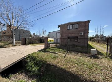Bodega-Galpón · 375m² · 4 Ambientes · 2 Cocheras · Galpón con Oficina y Local Comercial en Venta Tierra de Sueños 1 Roldán