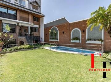 Casa de 7 ambientes, Floresta · Lujosa Casa en Venta en Floresta - Pileta - Solarium & Gran Parque