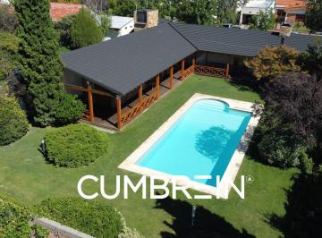 Casa · 328m² · 4 Dormitorios · 3 Cocheras · Gran Casa en Venta en Centro de San Rafael - Cerca del Parque H. Yrigoyen