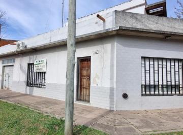 Casa · 207m² · 5 Ambientes · Casa en Venta, Moron