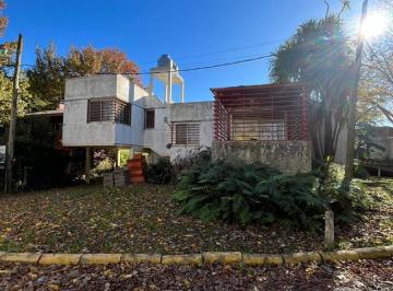 Casa · 200m² · 5 Ambientes · 4 Cocheras · Casa en Ensenada