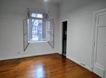 Departamento de 1 ambiente, Recoleta · Uriburu 1084 1 Ambiente y 1/2 - Baño Completo - Amplios Placares