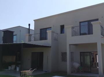 Casa · 205m² · 5 Ambientes · 4 Cocheras · Castaños, Oportunidad Usd 390.000. - 3 Dorm + Dep + Pileta