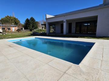 Casa · 118m² · 3 Ambientes · 1 Cochera · Casa Quinta en Antelo de Dos Habitaciones y Dos Baños, Parrillero, Pileta y Gran Jardín Parquizado