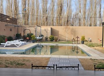 Casa · 447m² · 7 Ambientes · 2 Cocheras · Casa Gerencial en Barrio Confluencia
