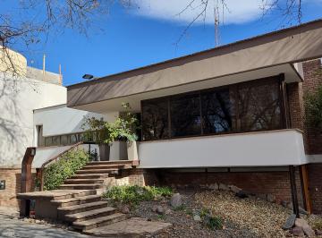 Casa de 12 ambientes, Ciudad de Mendoza · Olascoaga Entre Rufino Ortega y Martin Zapata