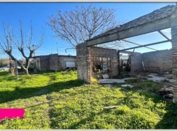 Casa · 40m² · 3 Ambientes · 2 Cocheras · Casa a Refaccionar en Venta