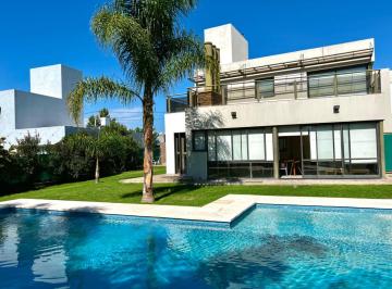 Casa · 270m² · 5 Ambientes · 2 Cocheras · Casa en Alquiler Tejas del Sur 3