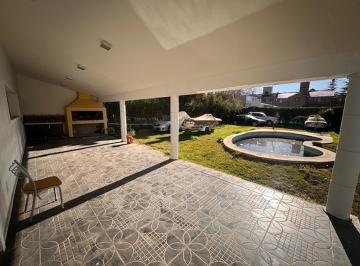 Casa · 240m² · 4 Ambientes · 4 Cocheras · Casa Venta en Villa Allende Golf Recibe Menor