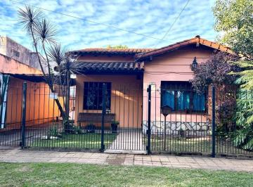 Casa · 90m² · 4 Ambientes · 1 Cochera · Casa en Venta