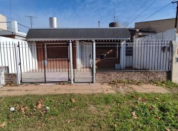 Casa · 145m² · 4 Ambientes · Casa en Ángel Bassi 1215, Lomas de Zamora