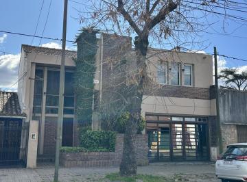 Casa · 240m² · 6 Ambientes · 1 Cochera · Casa en Venta en La Plata