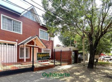 Casa · 284m² · 5 Ambientes · 2 Cocheras · Impecable Casa en Venta – Castelar Norte Apto Crédito
