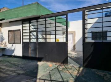 PH de 3 ambientes, Morón · PH Tipo Casa, 3 Ambientes con Patio y Dos Baños