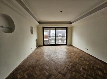 Departamento · 85m² · 4 Ambientes · Departamento en Venta de 4 Ambientes Mas Dep a Refaccionar.