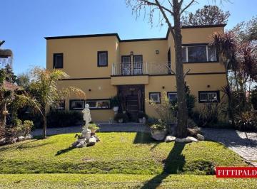 Casa · 200m² · 5 Ambientes · 3 Cocheras · Casa Chalet en Venta en golfer'S Country Club, Pilar, G. B. a. Zona Norte