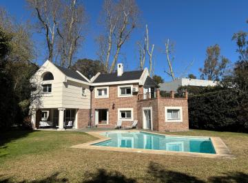 Casa de 7 ambientes, Berazategui · Abril Club de Campo - Excelente Propiedad