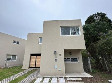 Casa · 94m² · 4 Ambientes · 2 Cocheras · Casa en Venta 4 Ambientes Barrio Cerrado La Nazarena
