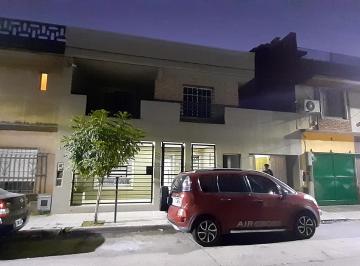 Casa de 3 ambientes, Lomas de Zamora · Casa 3 Ambientes Muy Bonita, y Construcción a Terminar en Primer Piso.