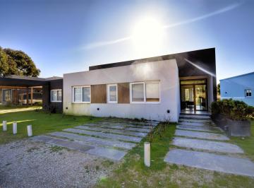 Casa · 330m² · 5 Dormitorios · Casa Ecuestre Costa Esmeralda