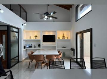 Casa · 225m² · 4 Ambientes · Casa 4 Amb. Mas Galpon Pb - Centro San Martin