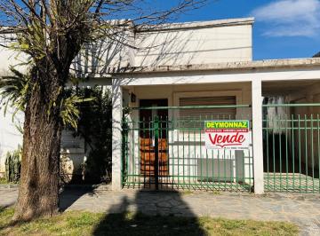Casa · 200m² · 5 Ambientes · 1 Cochera · Casa Zona Centro de Colón