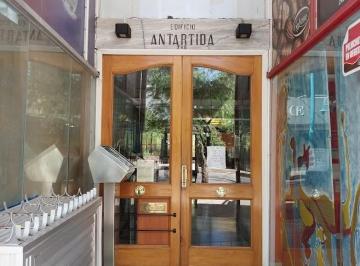 Frente del edificio · Departamento Tres Ambientes Centrico en Venta