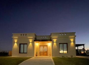 Casa · 142m² · 4 Ambientes · Casa en Alquiler en Canning