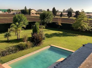 Casa · 190m² · 5 Ambientes · 5 Cocheras · Casa en Los Hornos