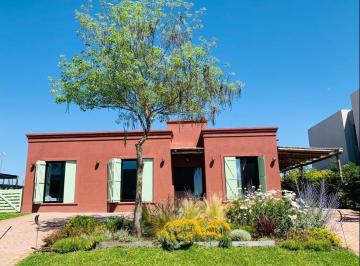 Casa · 167m² · 5 Ambientes · 2 Cocheras · Casa en Ceibos