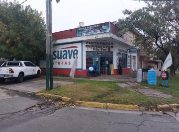 Local comercial de 5 ambientes, Lomas de Zamora · Local en Esquina con Oficina, Baño, Patio, Cochera y Depto en Planta Alta