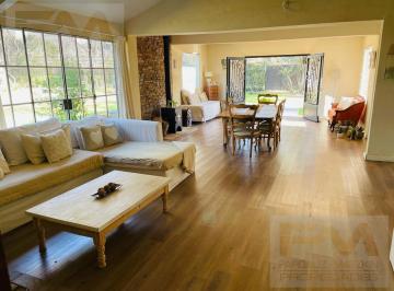 Casa · 240m² · 5 Ambientes · 3 Cocheras · Casa Quinta en Venta Francisco Alvarez, a m de Au del Oeste Bajada Gorriti