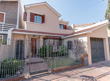 Casa · 260m² · 4 Ambientes · 1 Cochera · Venta Casa 4 Ambientes con Piscina y Quincho en Haedo.