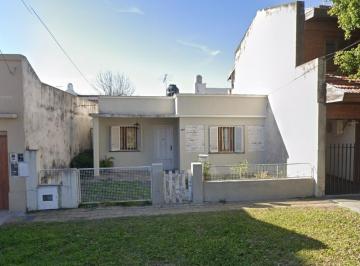 Casa · 75m² · 3 Ambientes · Lote en Venta Villa Luzuriaga