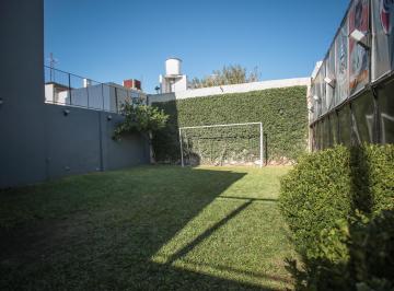 Casa · 136m² · 4 Ambientes · 1 Cochera · Venta Casa 4 Ambientes con Jardin en Villa Pueyrredon