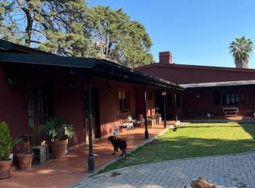 Casa · 400m² · 5 Ambientes · 5 Cocheras · Casa en Venta Parque Leloir