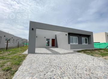 Casa · 142m² · 5 Ambientes · Venta de Casa 4 Dorm. en Barrio San Felipe, Canning