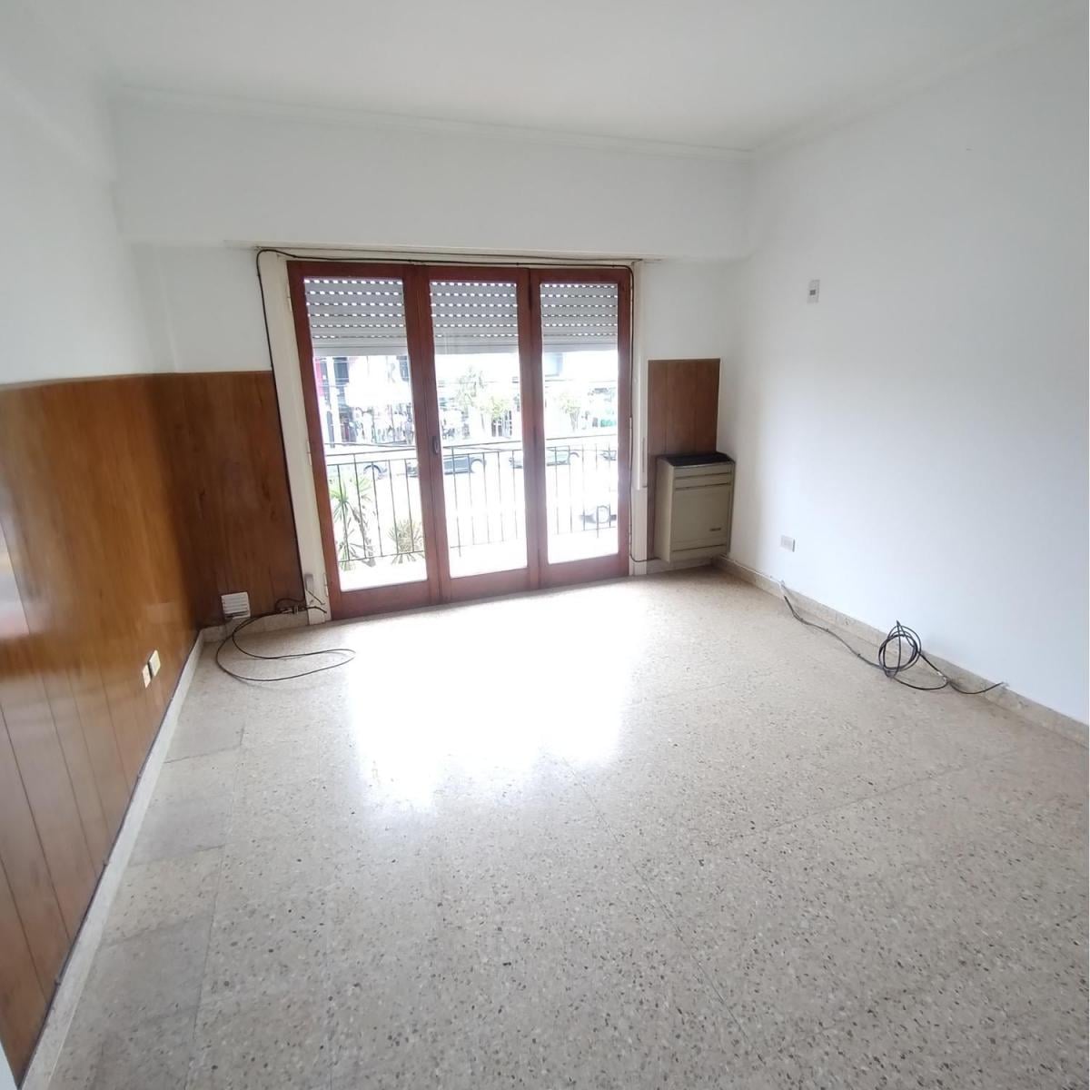 Departamento 3 ambientes en alquiler con balcón amplio — Avda Juan B. Justo
